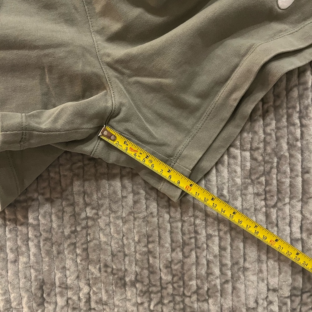 Women’s Nike Shorts - Picture 7 of 8